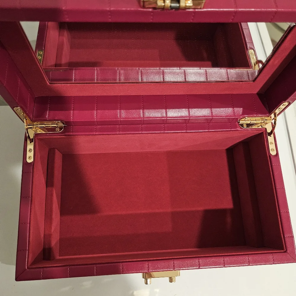 Victoria's Secret jewelry box trunk - Picture 8 of 9